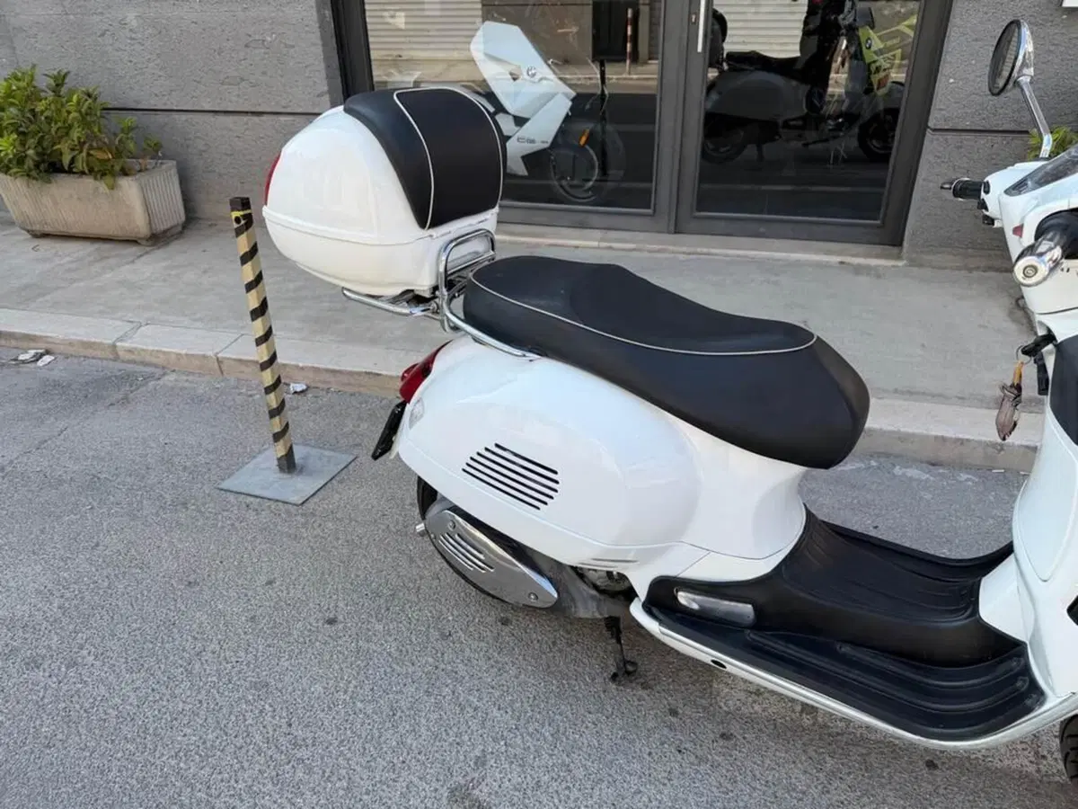 Vespa GTS 300 (2010 - 14) (3)