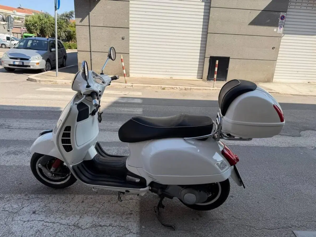 Vespa GTS 300 (2010 - 14) (4)