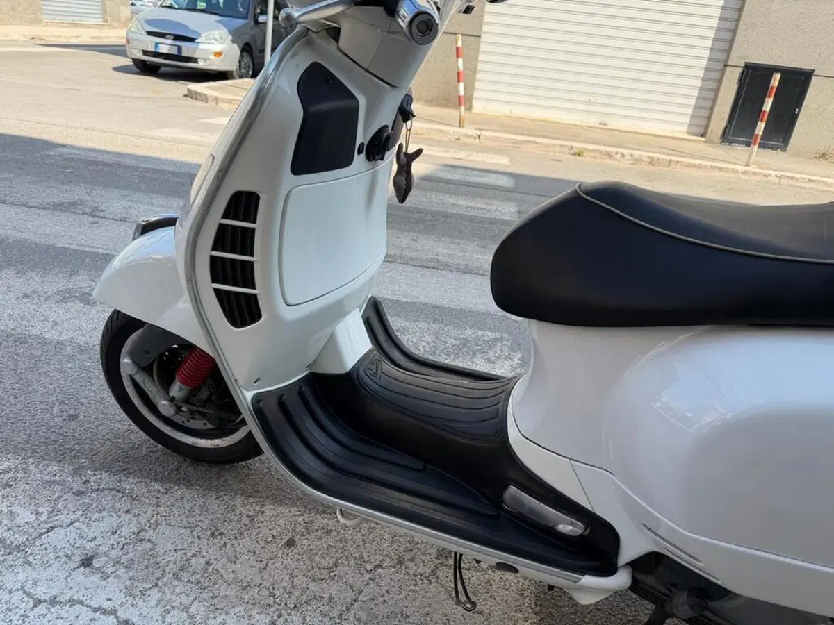 Vespa GTS 300 (2010 - 14) (5)