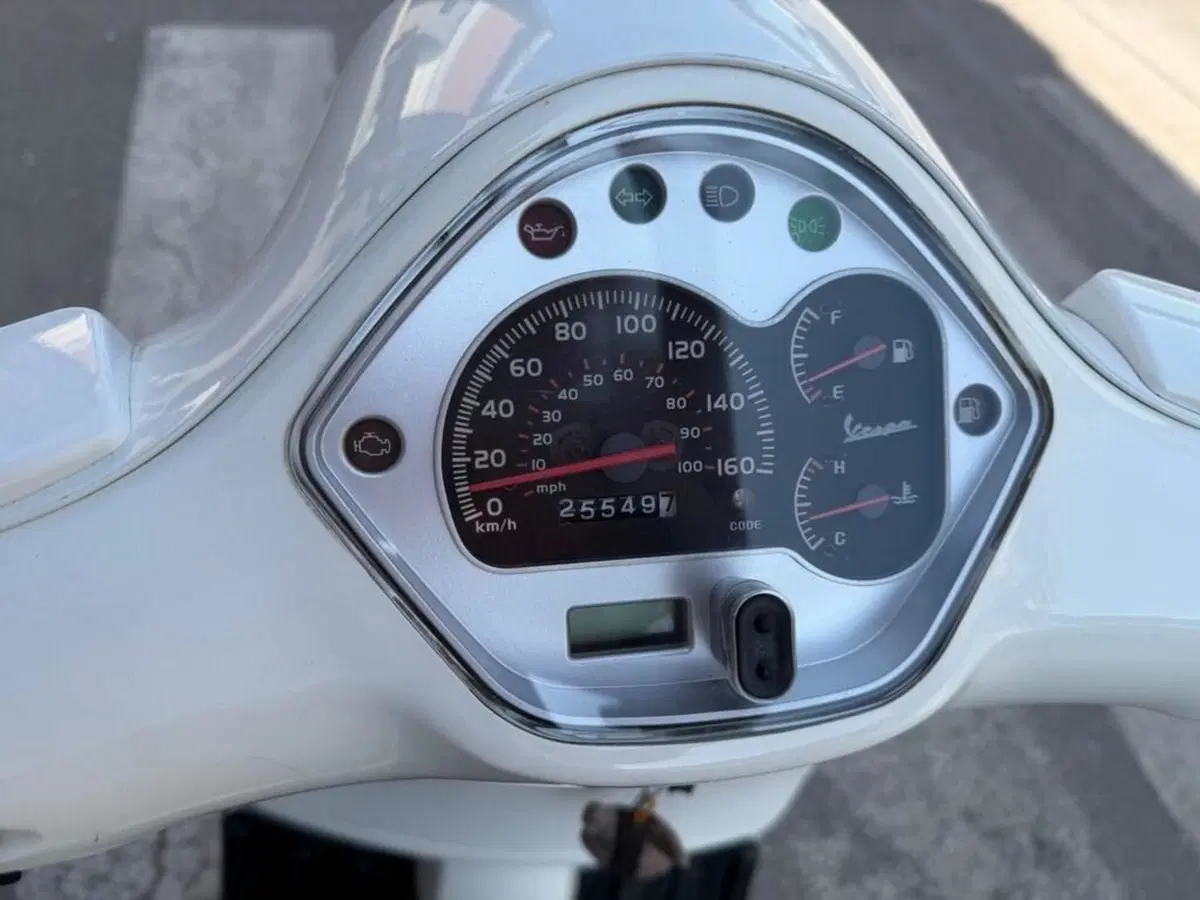 Vespa GTS 300 (2010 - 14) (7)
