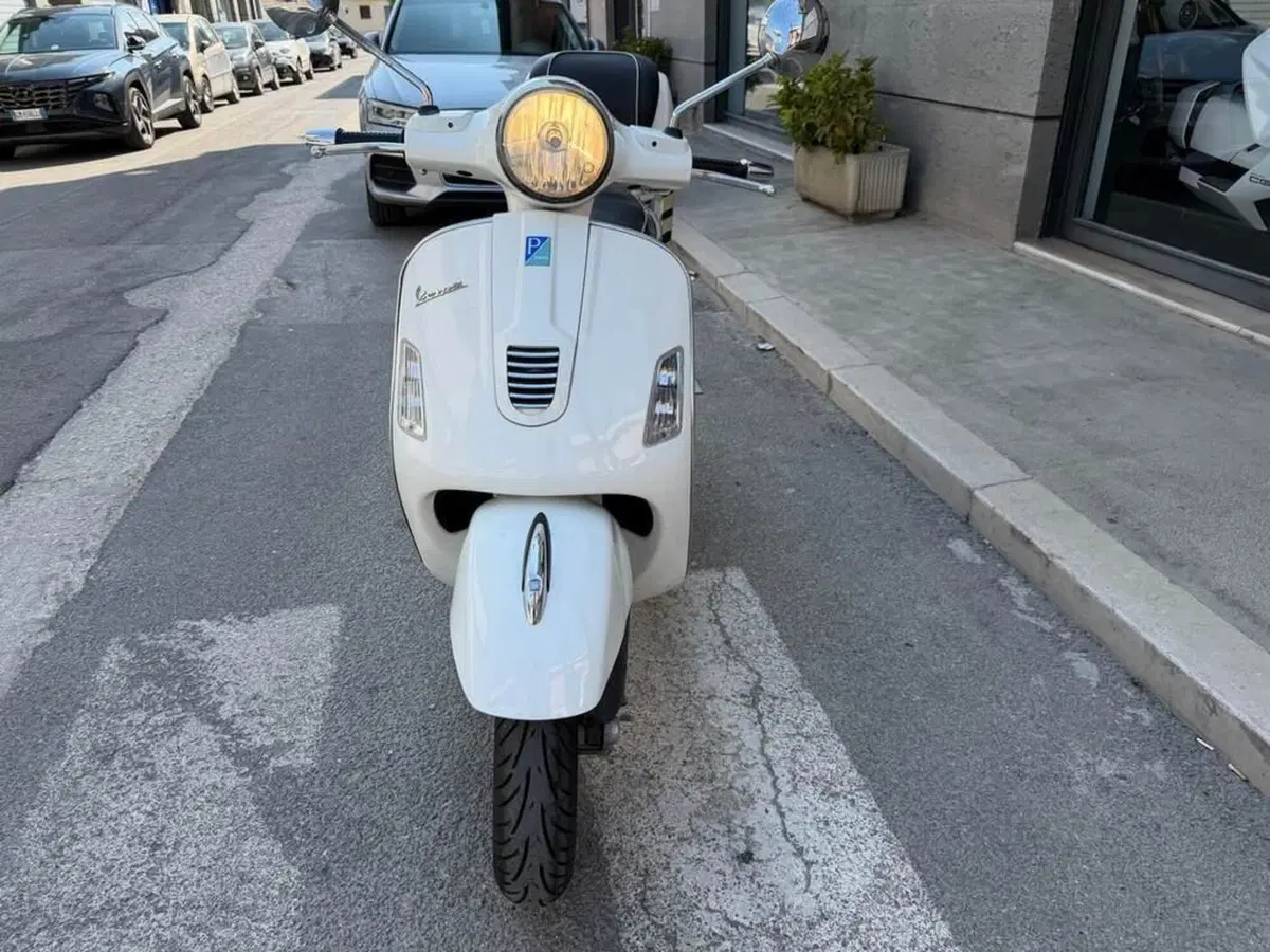 Vespa GTS 300 (2010 - 14) (2)