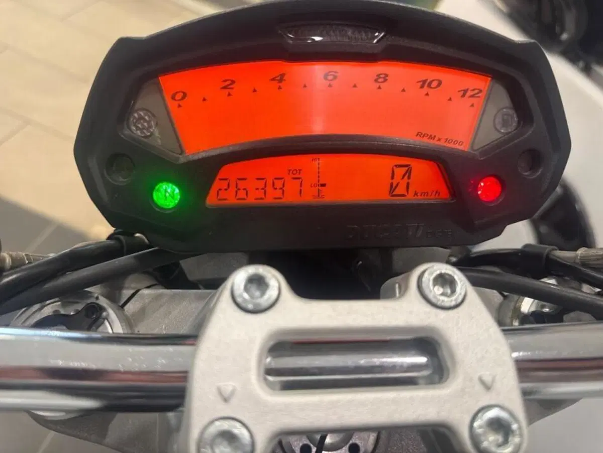 Ducati Monster 696 Plus (2007 - 14) (5)