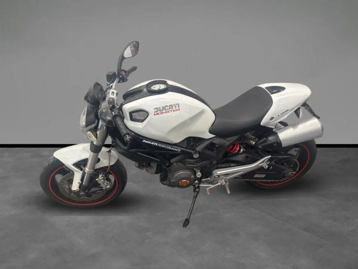 Ducati Monster 696 Plus (2007 - 14) (2)