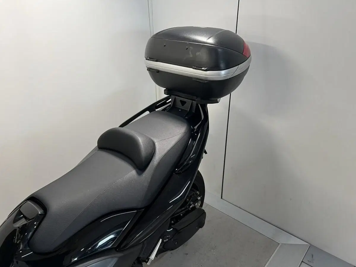 Yamaha T-Max 500 White Max (2010 - 11) (2)