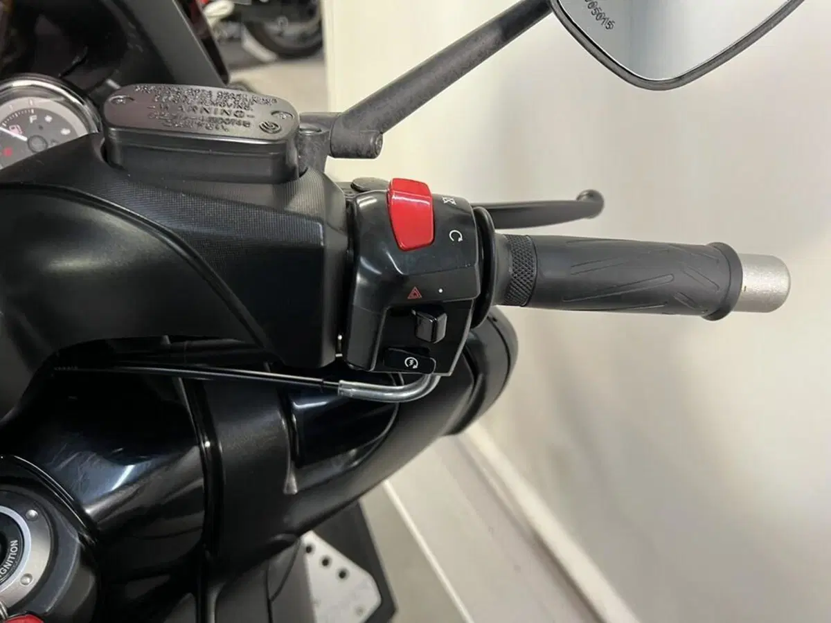 Yamaha T-Max 500 White Max (2010 - 11) (8)
