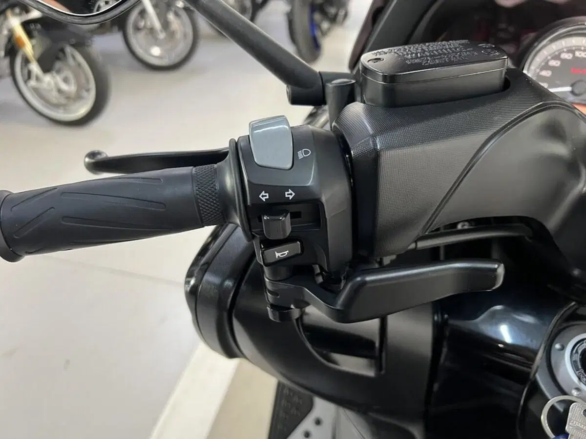 Yamaha T-Max 500 White Max (2010 - 11) (6)
