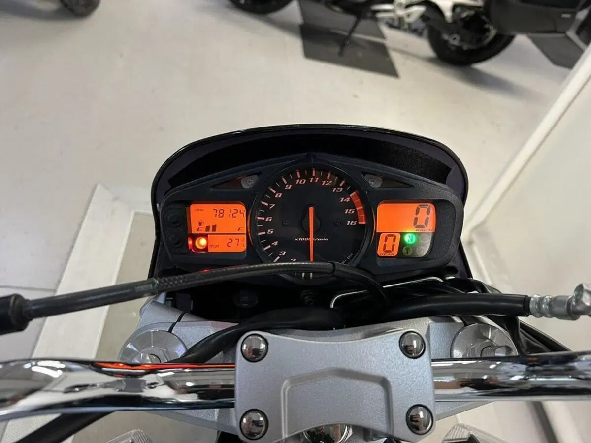 Suzuki GSR 600 (2006 - 11) (7)