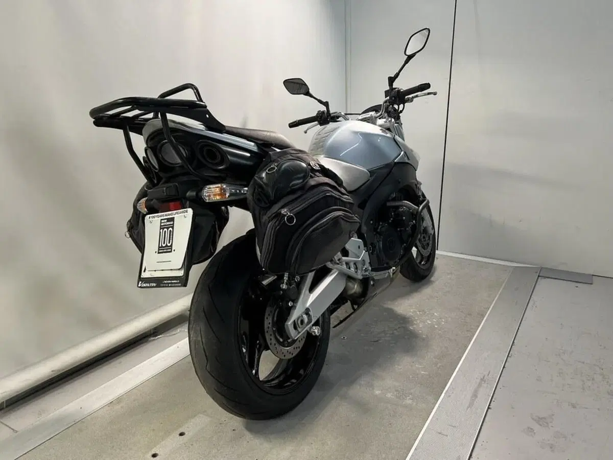 Suzuki GSR 600 (2006 - 11) (13)