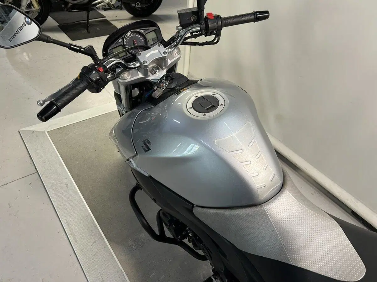 Suzuki GSR 600 (2006 - 11) (5)