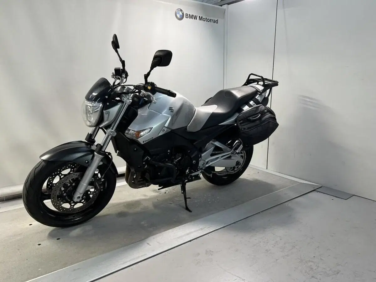 Suzuki GSR 600 (2006 - 11) (3)