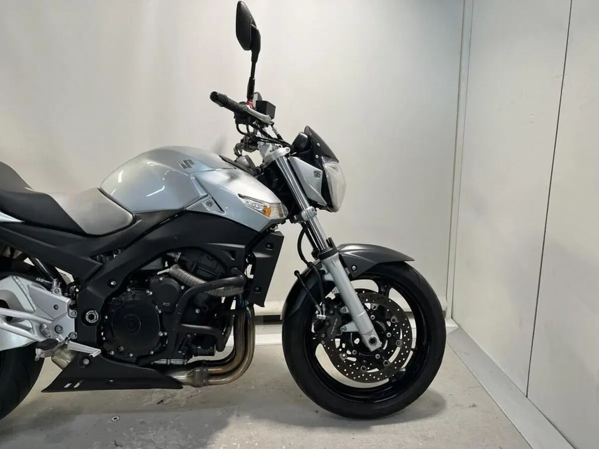 Suzuki GSR 600 (2006 - 11) (9)