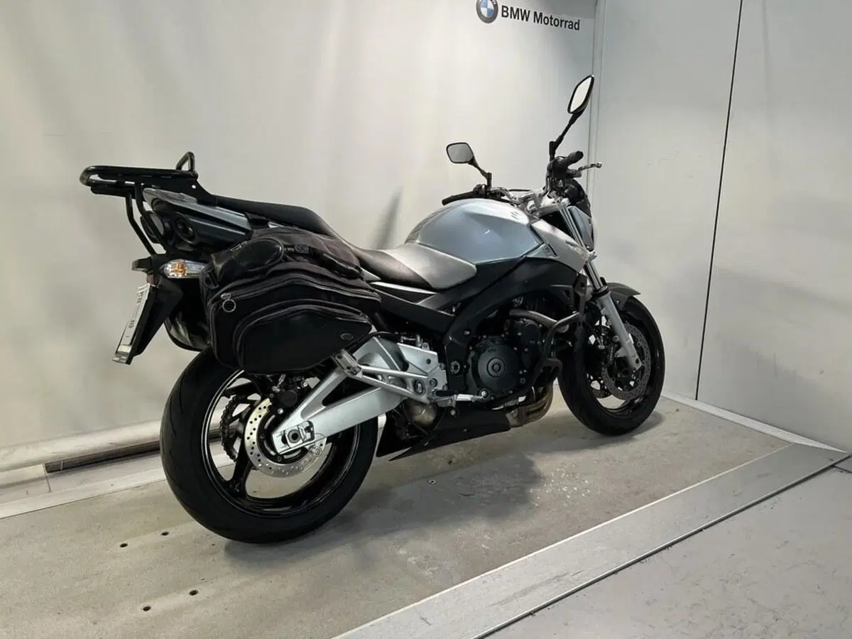 Suzuki GSR 600 (2006 - 11) (12)