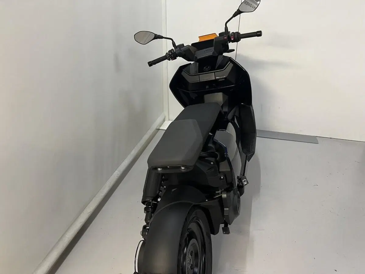 Bmw CE 04 (2021 - 25) (15)