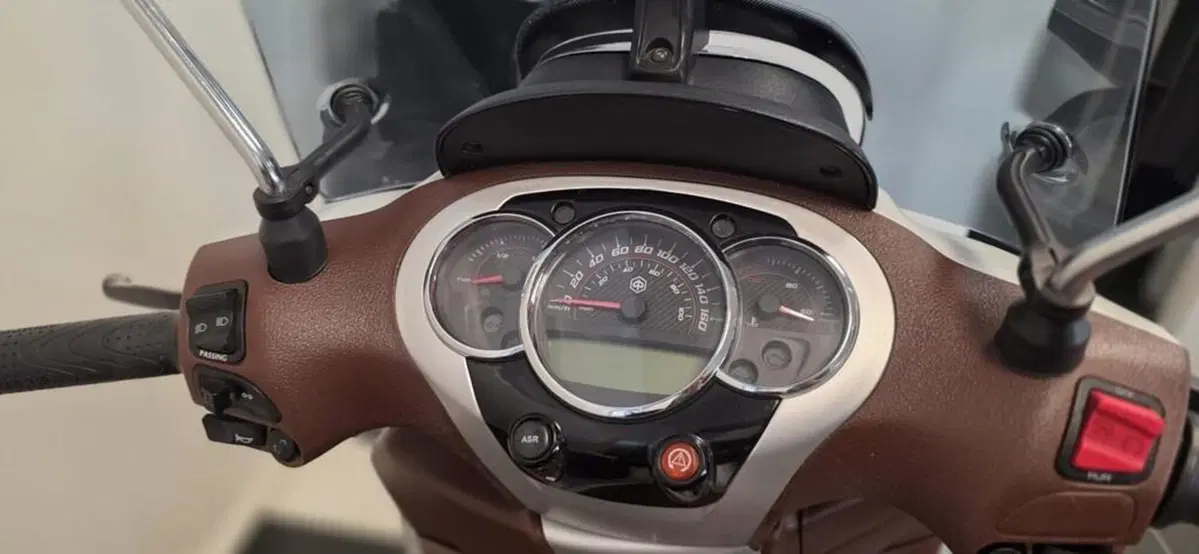 Piaggio Beverly 350 SportTouring ie ABS (2011 - 17) (3)