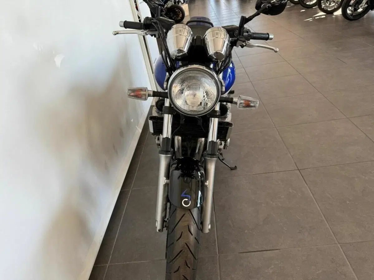 Yamaha XJR 1300 (2002 - 06) (2)