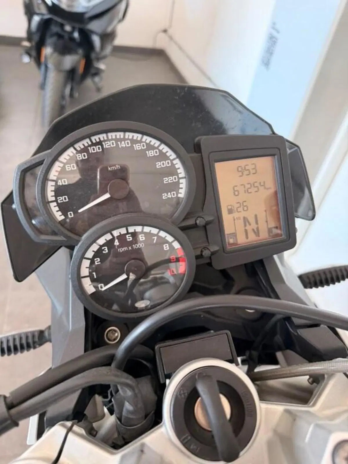 Bmw F 800 R (2015 - 16) (4)