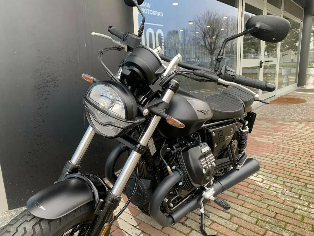 Moto Guzzi V9 Bobber (2021 - 25) (2)