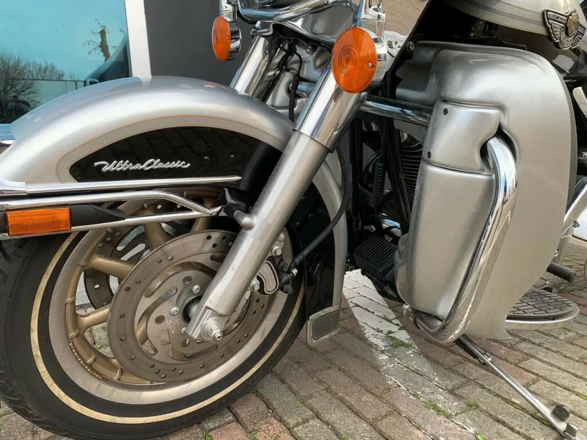 Harley-Davidson 1450 Electra Glide Ultra Classic (2003 - 05) - FLHTCUI (4)