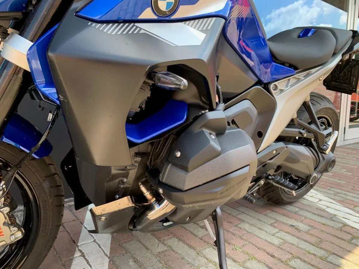 Bmw R 1300 R (2026 - 27) (10)