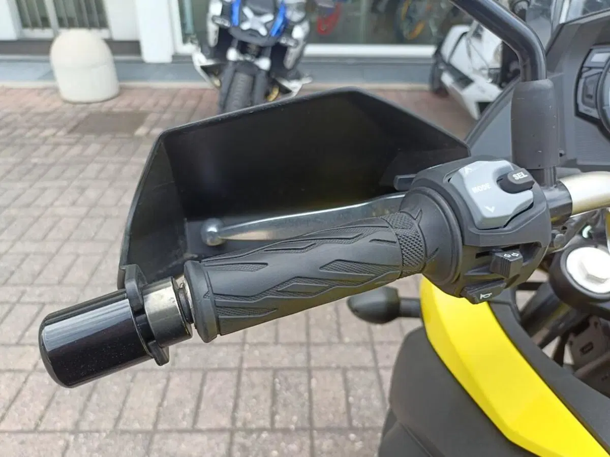Suzuki V-Strom 650 (2021 - 25) (13)