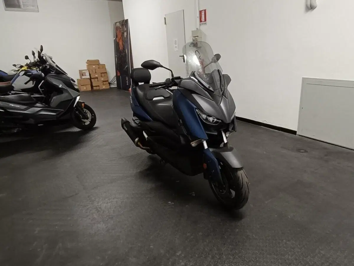 Yamaha X-Max 400 Iron Max (2019 - 20) (4)