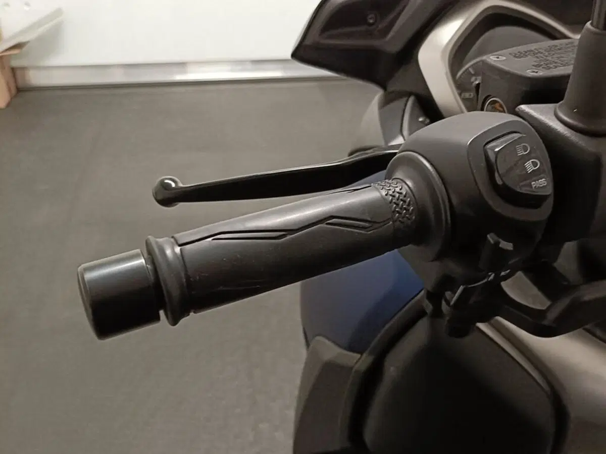 Yamaha X-Max 400 Iron Max (2019 - 20) (13)