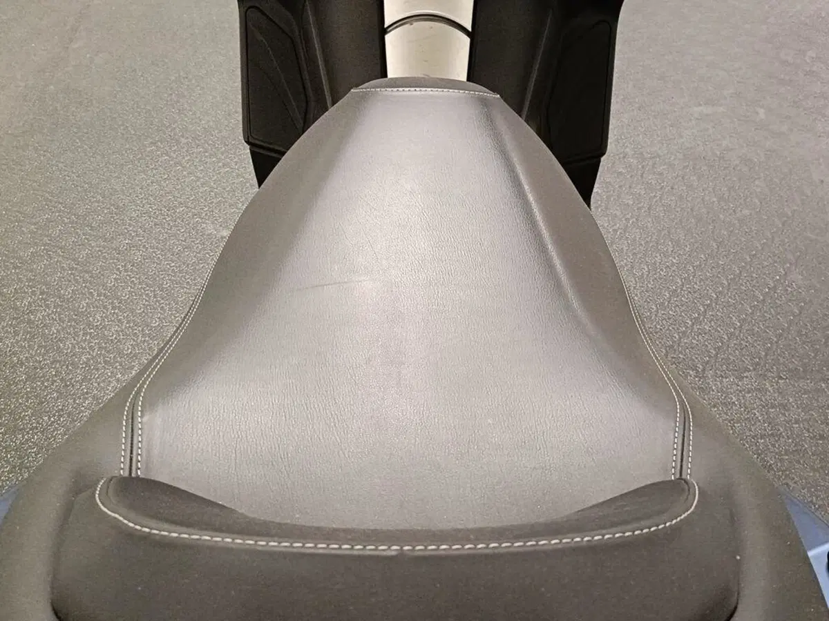 Yamaha X-Max 400 Iron Max (2019 - 20) (11)