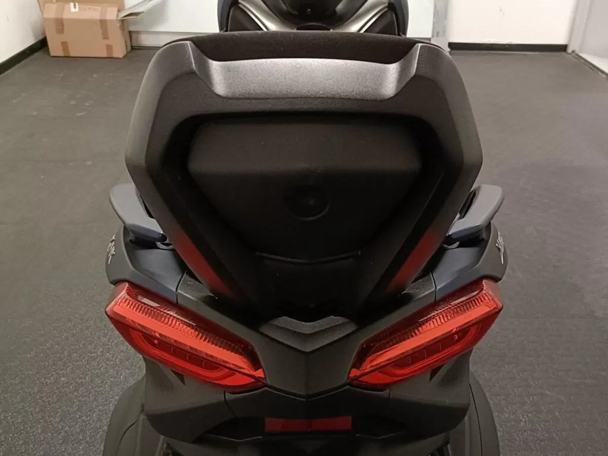 Yamaha X-Max 400 Iron Max (2019 - 20) (9)
