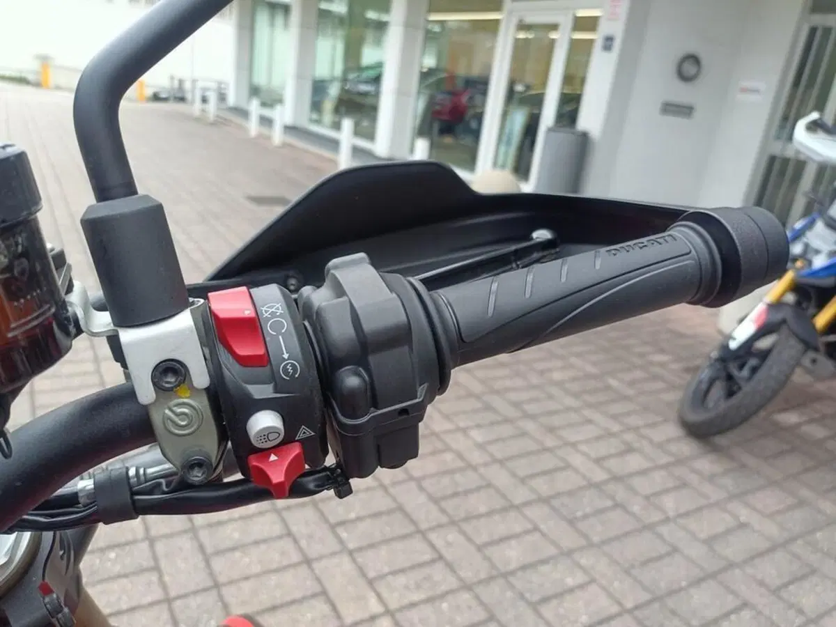 Ducati Hypermotard 698 Mono RVE (2024 - 26) (14)