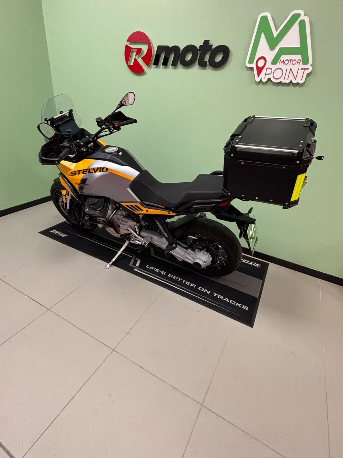Moto Guzzi Stelvio (2024 - 26) (4)