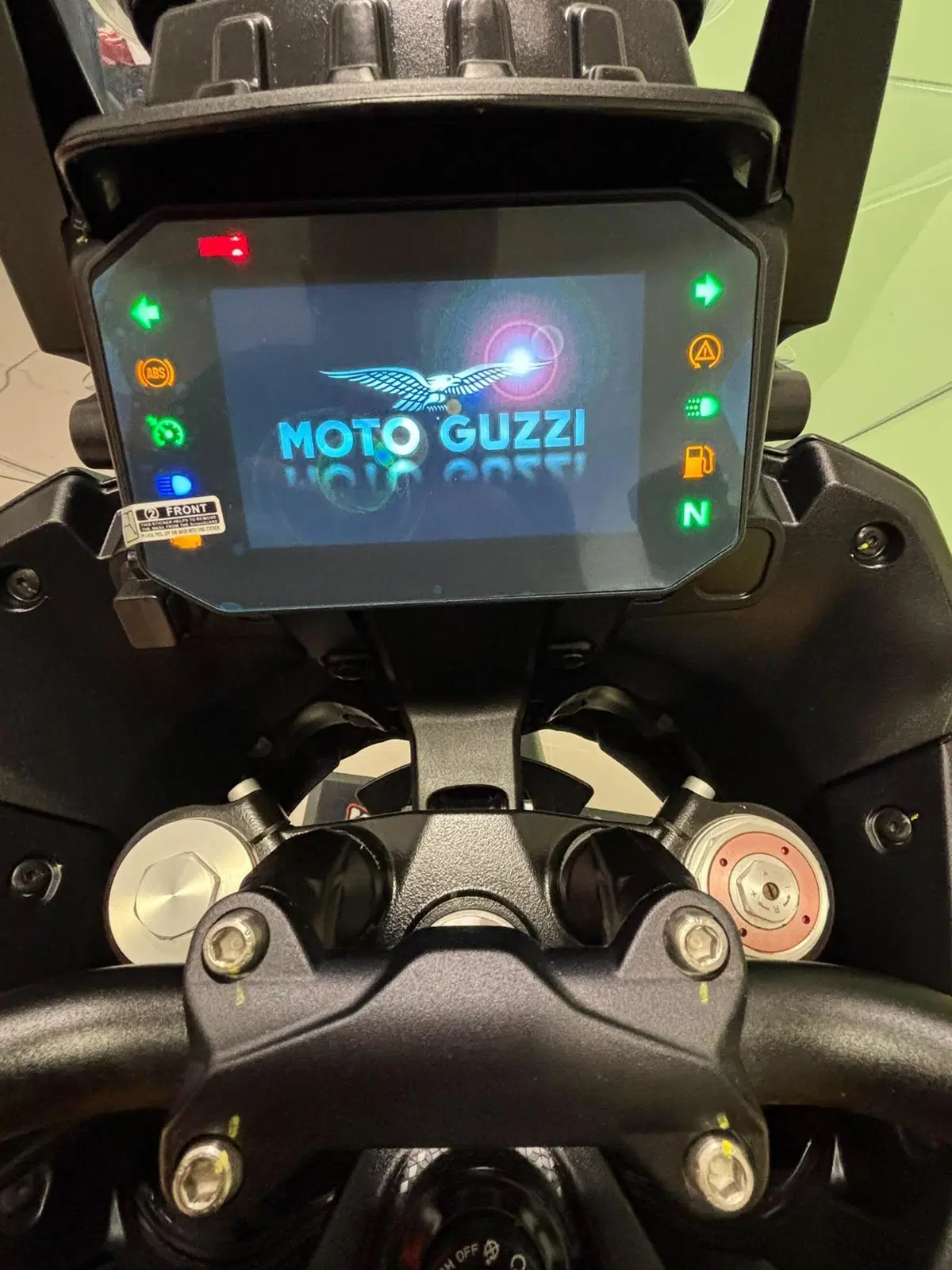 Moto Guzzi Stelvio (2024 - 26) (5)