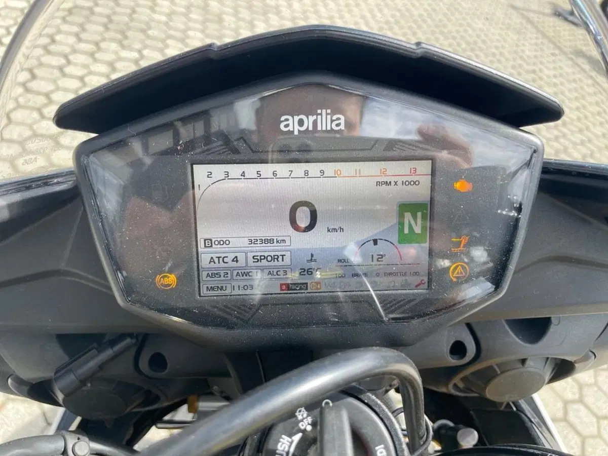 Aprilia Tuono V4 Factory (2017 - 18) (6)