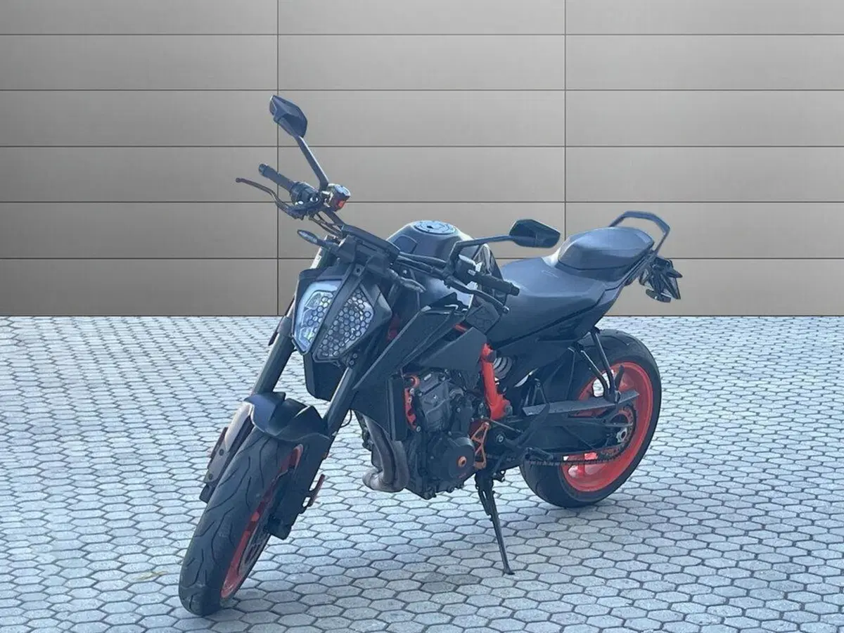 KTM 890 Duke R (2021) (2)