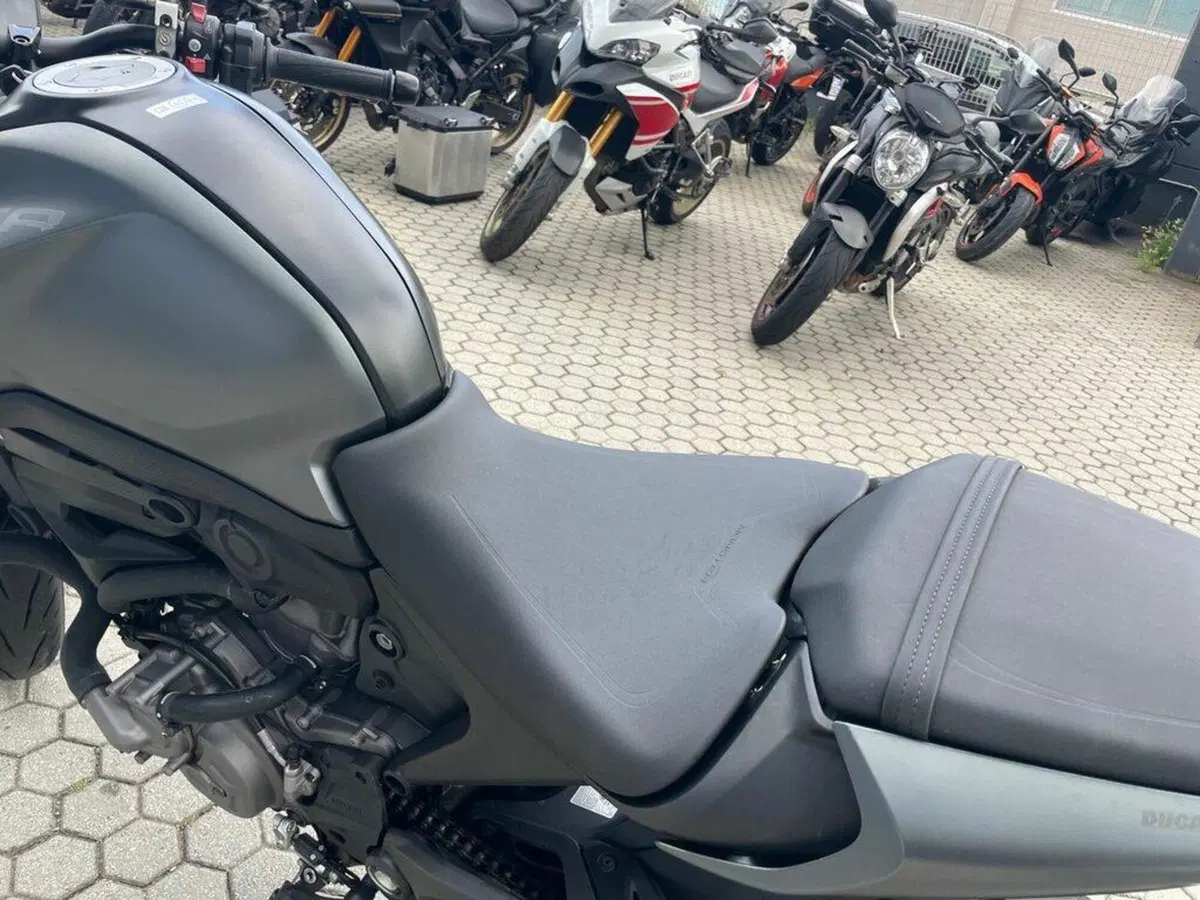 Ducati Monster 937 (2021 - 25) (5)