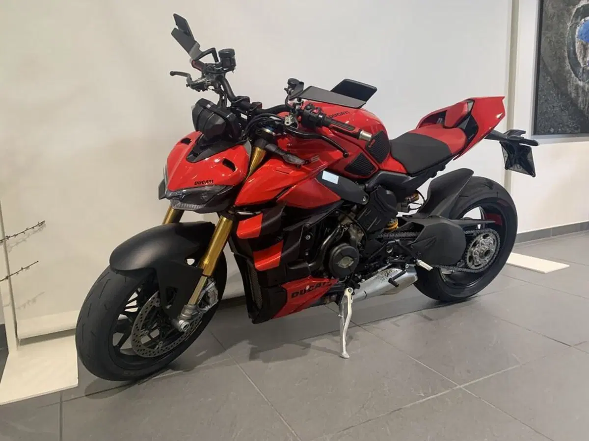 Ducati Streetfighter V4 S (2023 - 24) (2)