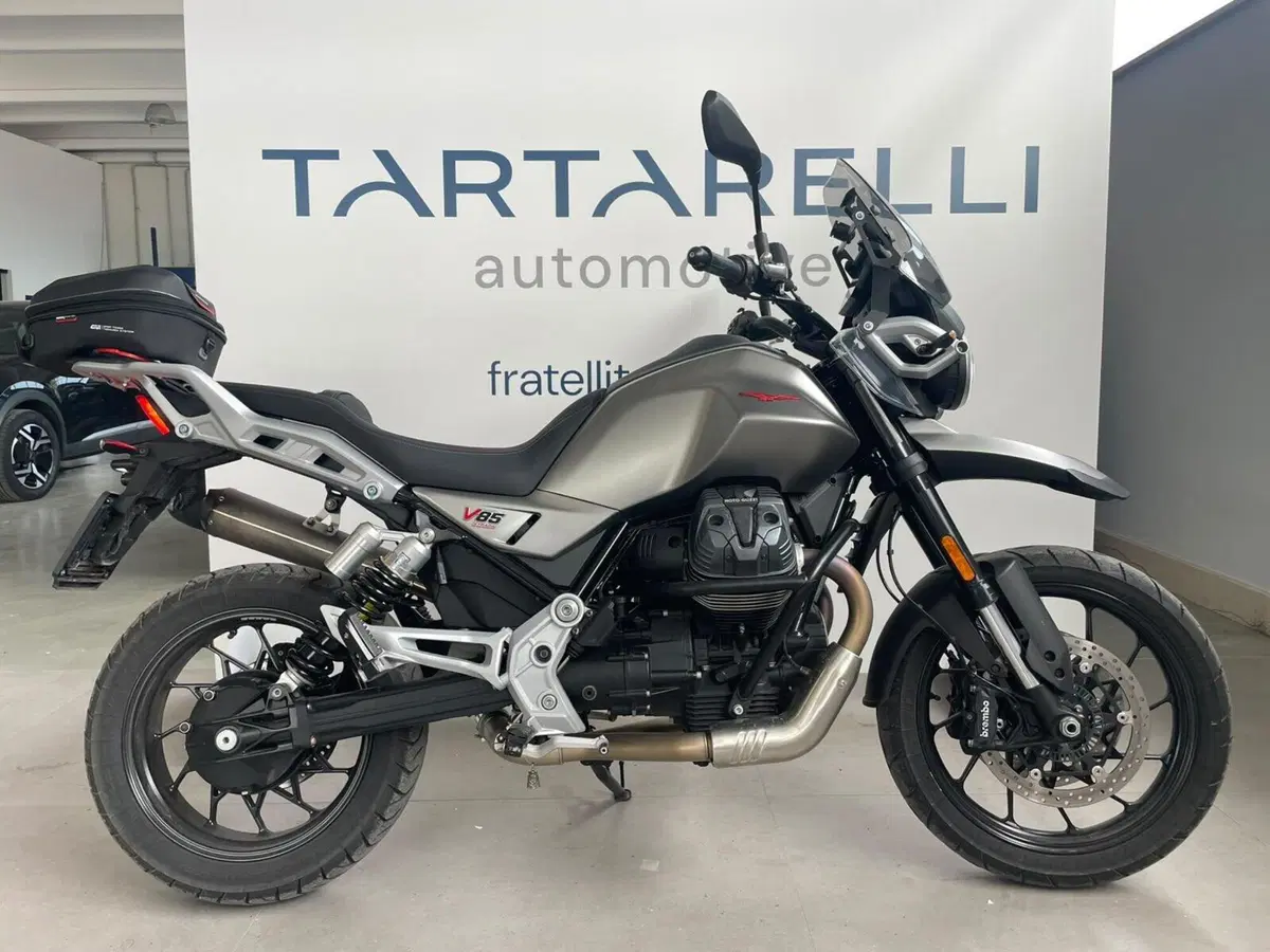 Moto Guzzi V85 Strada (2024 - 26) (2)