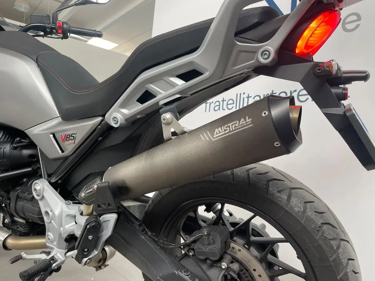 Moto Guzzi V85 Strada (2024 - 26) (8)