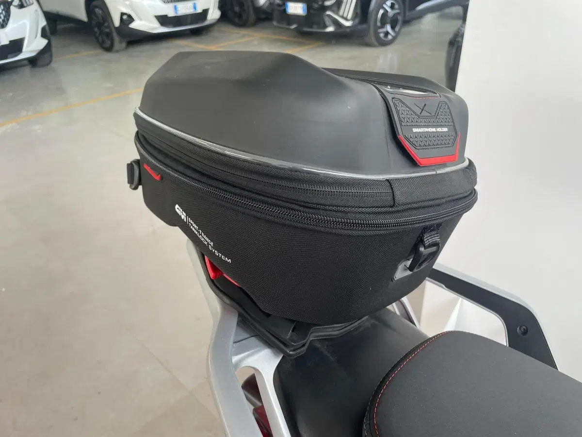 Moto Guzzi V85 Strada (2024 - 26) (11)