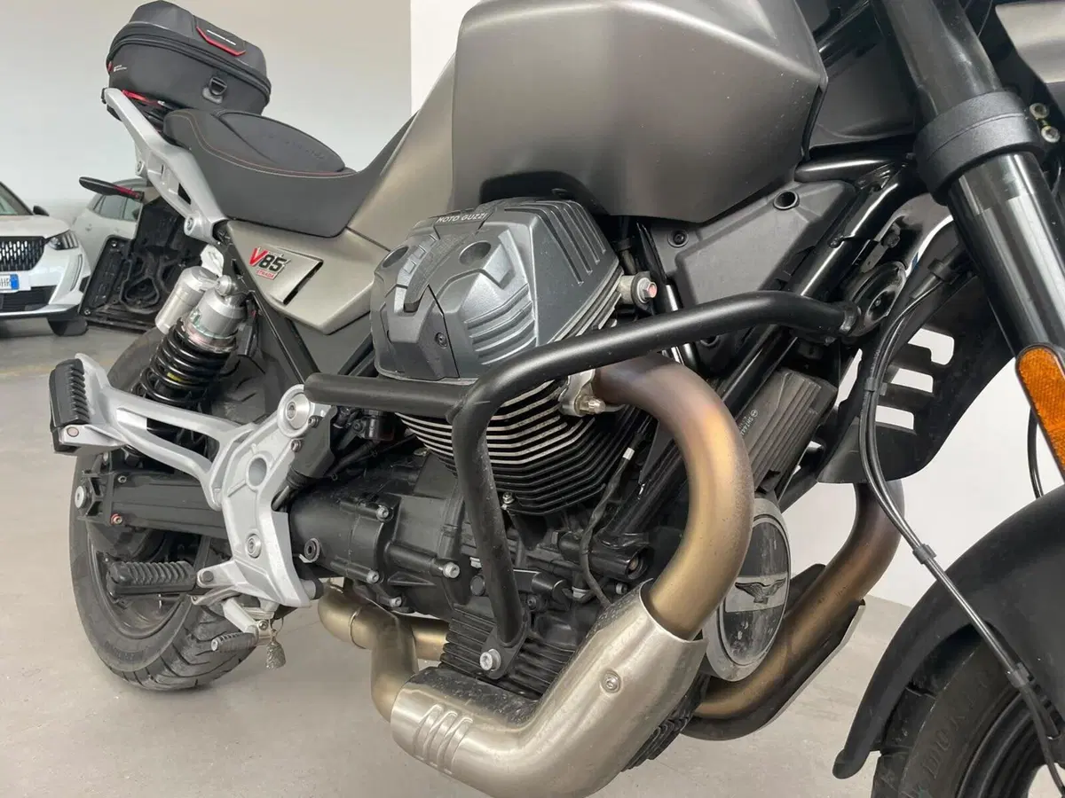 Moto Guzzi V85 Strada (2024 - 26) (14)