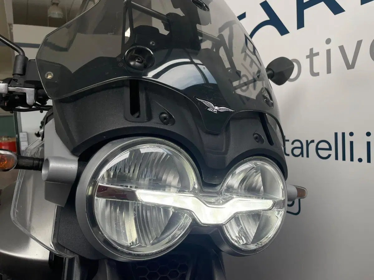 Moto Guzzi V85 Strada (2024 - 26) (17)