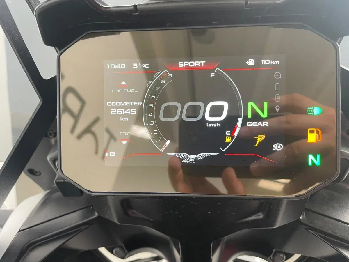 Moto Guzzi V85 Strada (2024 - 26) (22)