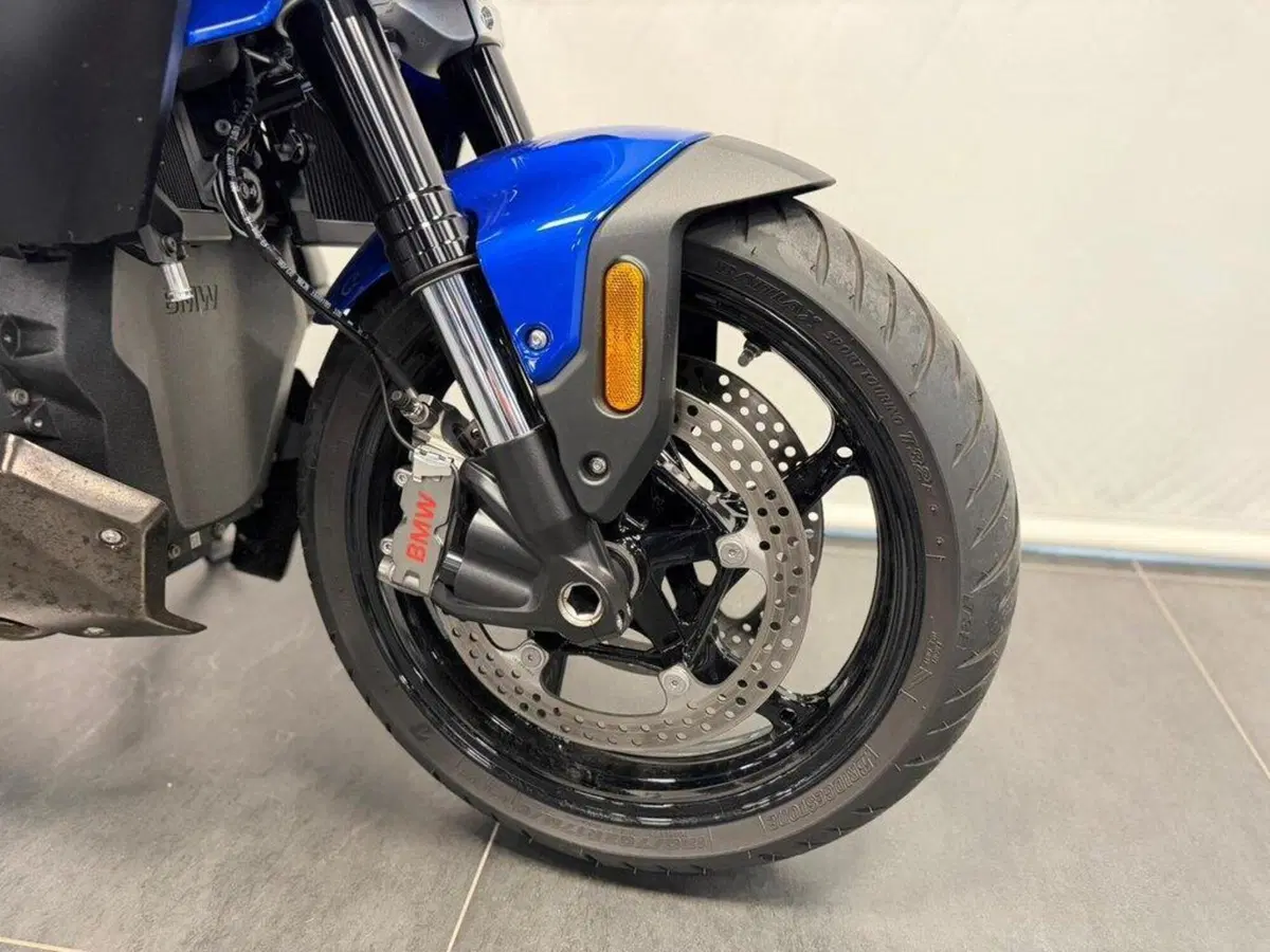 Bmw R 1300 R (2026 - 27) (9)