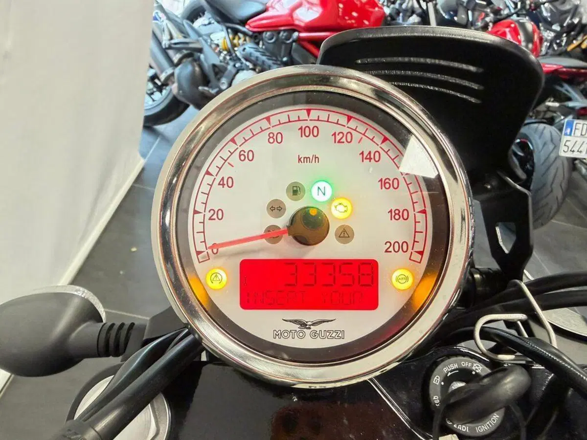Moto Guzzi V9 Roamer (2021 - 24) (9)