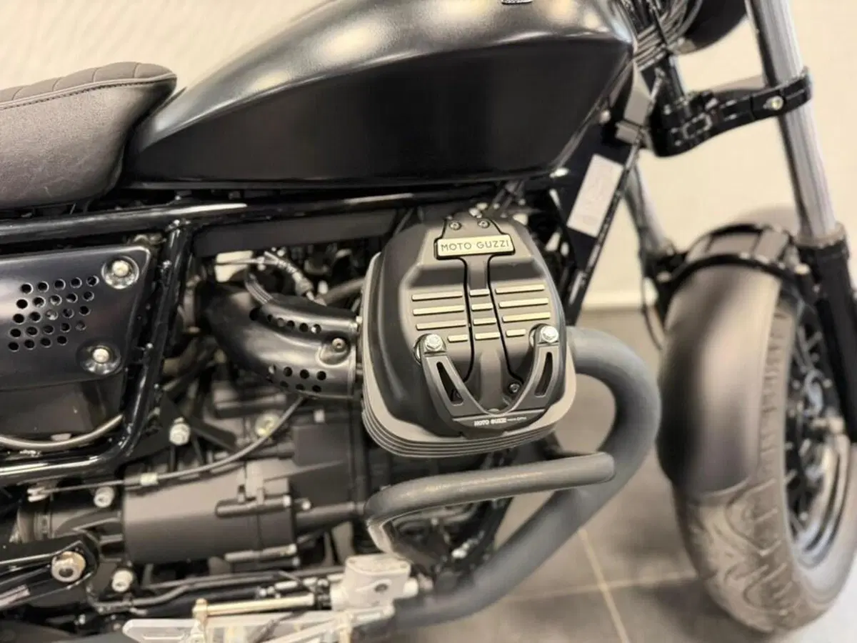 Moto Guzzi V9 Roamer (2021 - 24) (11)