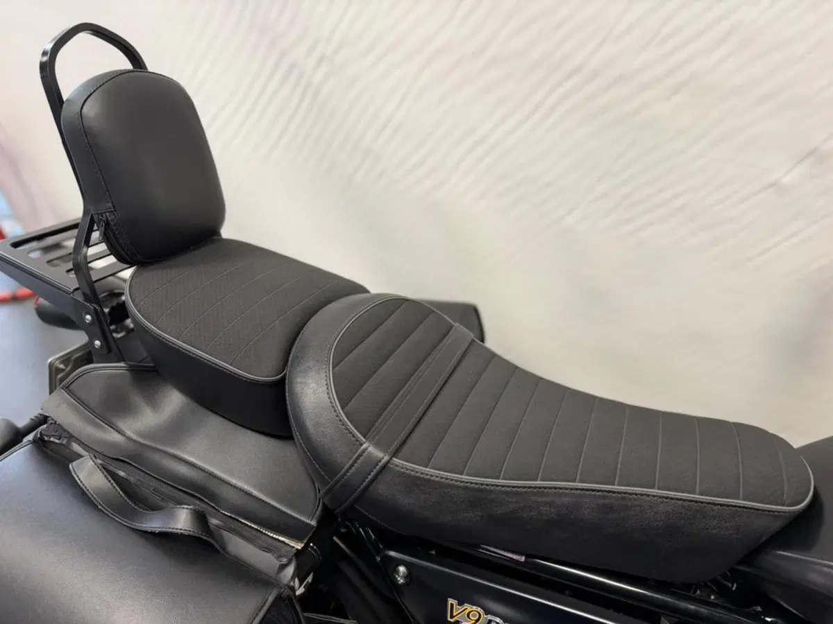 Moto Guzzi V9 Roamer (2021 - 24) (12)