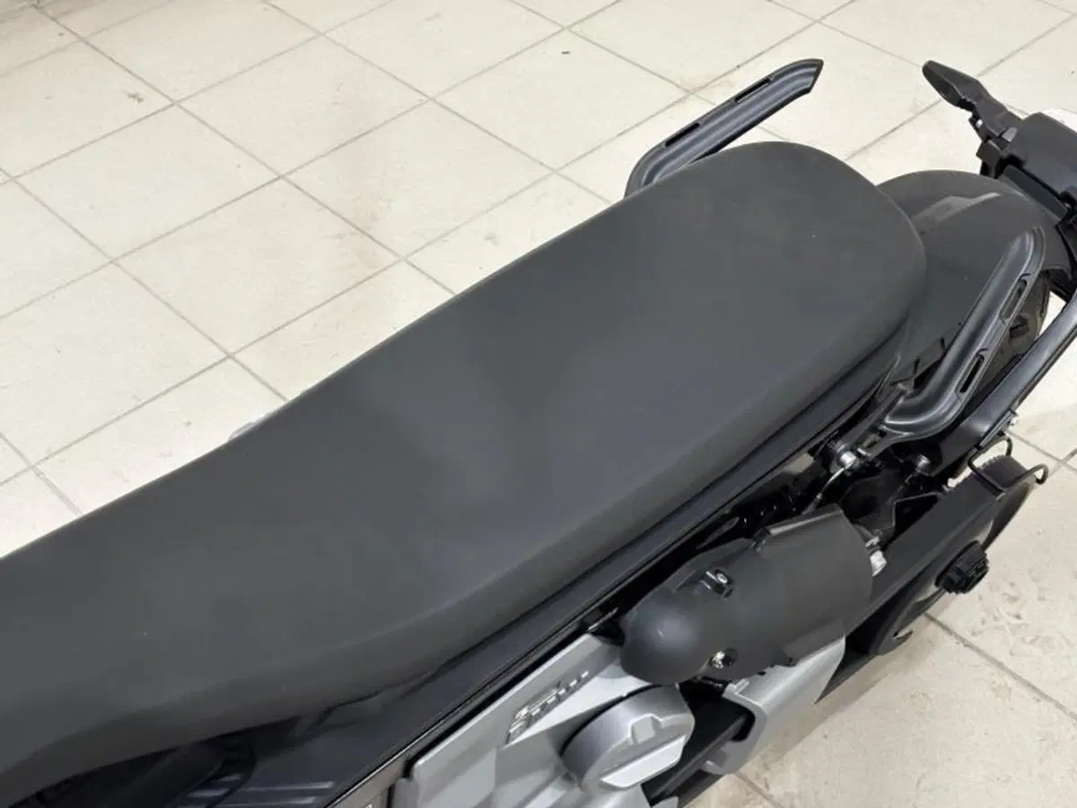 Bmw CE 02 (2024 - 26) (9)