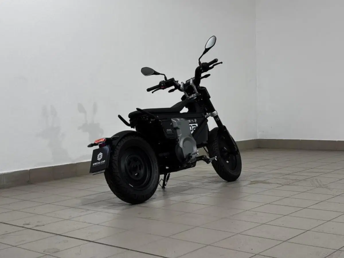 Bmw CE 02 (2024 - 26) (6)