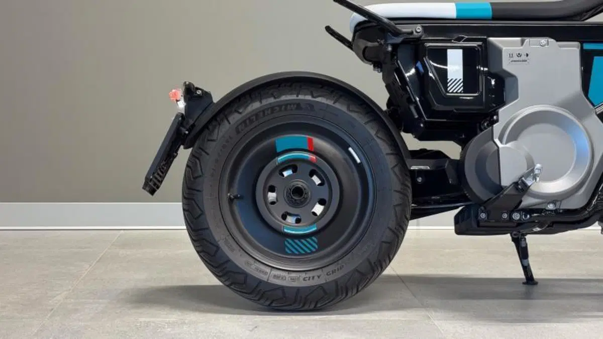 Bmw CE 02 (2024 - 26) (10)