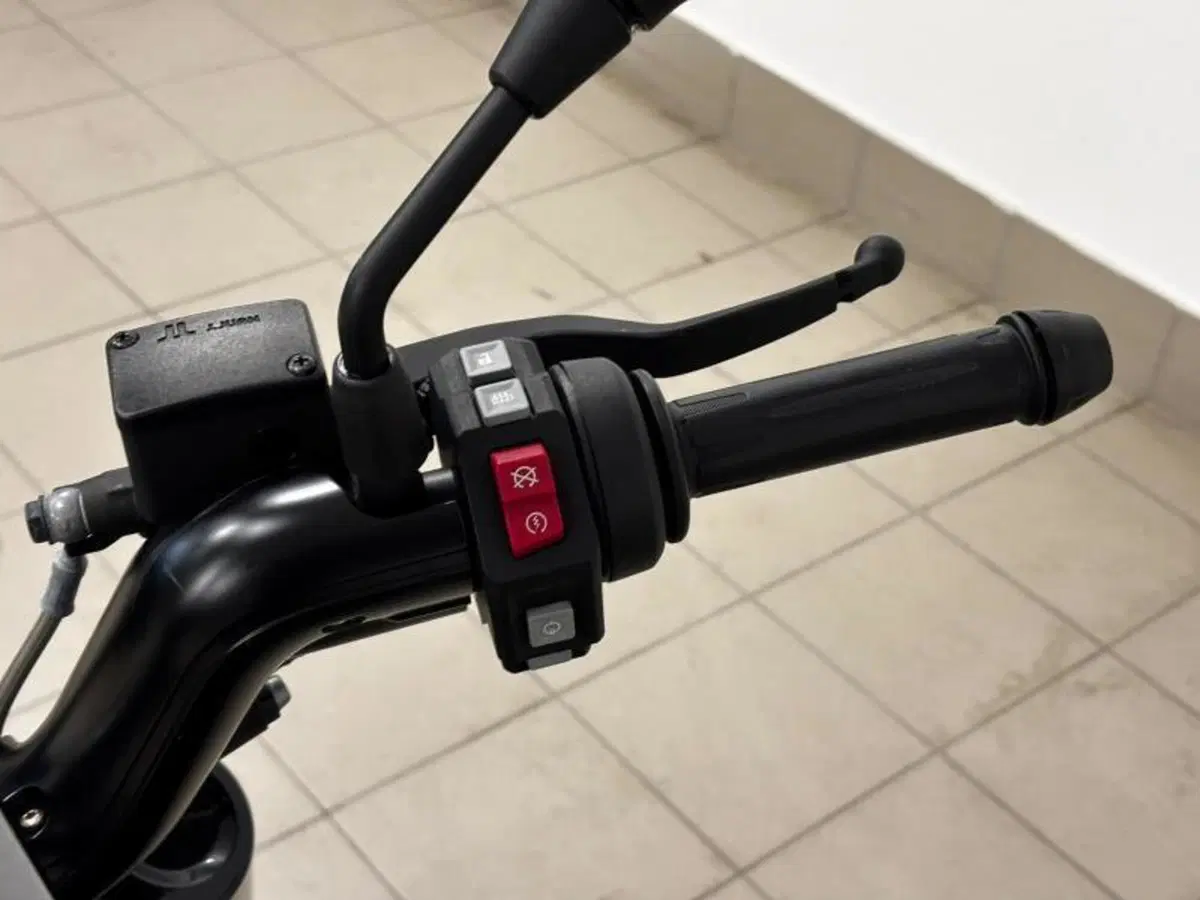 Bmw CE 02 (2024 - 26) (9)