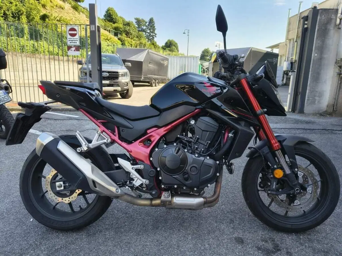 Honda CB 750 Hornet (2023 - 24) (3)